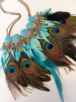 collier plume de paon et pierre turquoise